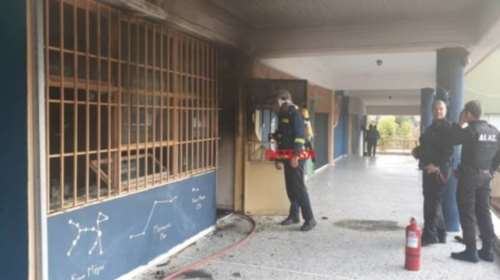 Μολότοφ σε σχολείο της Πάτρας
