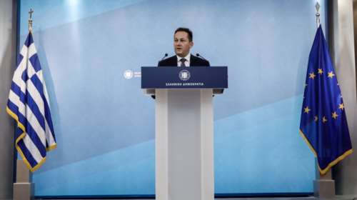 Πέτσας για Novartis: Δεν ανακατευόμαστε στο έργο της Βουλής