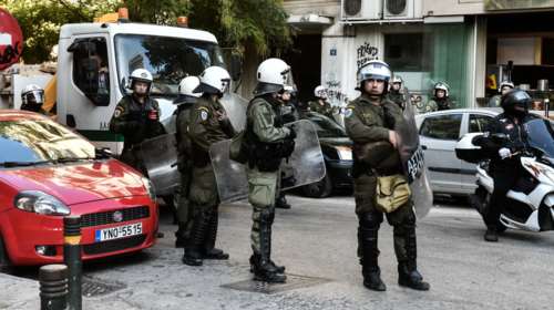 Σε εξέλιξη επιχείρηση εκκένωσης κατάληψης δίπλα στην ΑΣΟΕΕ