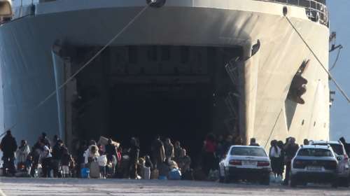 Με πλοία του Π.Ν. έφτασαν 795 πρόσφυγες στην Ελευσίνα