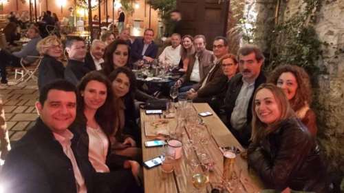 Σε μπαρ στου Ψυρρή ο Αλέξης Τσίπρας με τους βουλευτές του [φωτό]