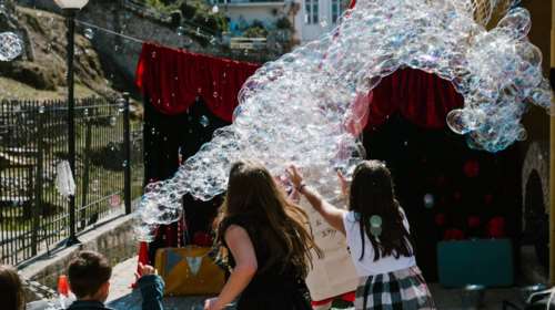 Υπάρχει ένας κόσμος με σαπουνόφουσκες και πρέπει να τον γνωρίσεις!