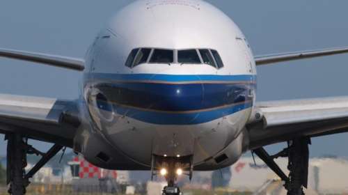 Ηράκλειο: Αναγκαστική προσγείωση αεροσκάφους λόγω μεθυσμένου ζευγαριού