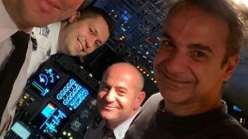 Η selfie του Κυριάκου Μητσοτάκη με τους πιλότους