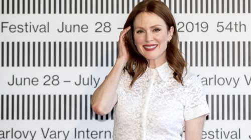 Η κόρη της Τζούλιαν Μουρ είναι 17 ετών και ίδια η μαμά της [Φωτο]