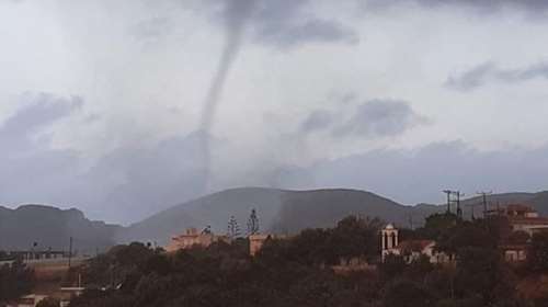 Mεγάλες ζημιές από ανεμοστρόβιλο στην Κρήτη