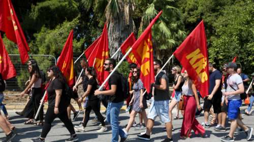 ΚΝΕ: «Αντιφασιστικό Προστατευτικό» το Τείχος του Βερολίνου