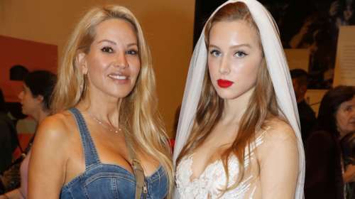 Αννίτα Ναθαναήλ: Η καλλονή και μοντέλο κόρη της στην πασαρέλα [Eικόνες]