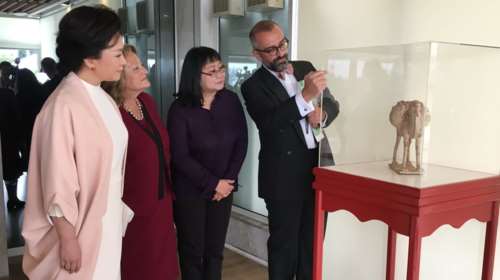 Η πρώτη κυρία της Κίνας, Πενγκ Λιχουάν, στο Μουσείο Μπενάκη - Εικόνες