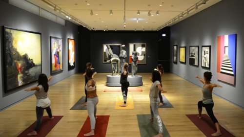 Σε ποιο μουσείο μπορείς να κάνεις γιόγκα κάθε Τρίτη και Πέμπτη;