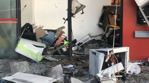 Ανατίναξαν ΑΤΜ στο Περιστέρι αφού έστρεψαν τις κάμερες στον ουρανό