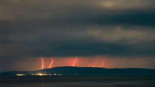 Επεσαν 6.400 κεραυνοί μέσα σε λίγες ώρες