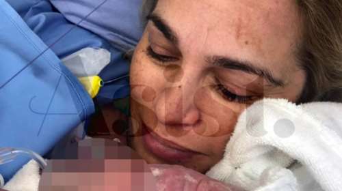 Η Τζένη Μπότση με την κόρη της αμέσως μετά τη γέννα [Εικόνα]