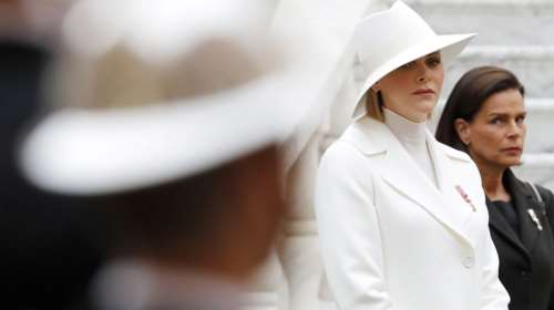 Το λευκό καπέλο της Σαρλίν:Οπτασία με total white look που θύμισε Μελάνια