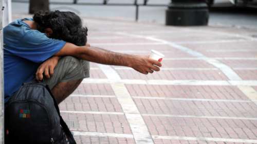 Θεσσαλονίκη: «Μεταμφιέζονται» σε πρόσφυγες για να ζητιανεύουν!