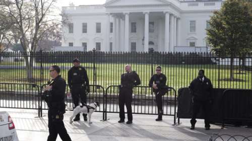ΗΠΑ: Επιχείρησε να μπουκάρει στον Λευκό Οίκο με αυτοκίνητο