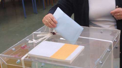 Δημοσκόπηση: Μπροστά με 14% η ΝΔ - «Ναι» σε άσυλο &amp; αντικαπνιστικό