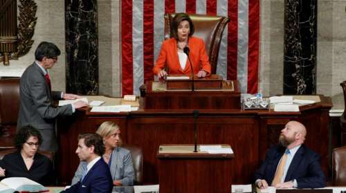 Πελόζι: Ενδείξεις ότι ο Τραμπ χρησιμοποίησε το αξίωμα για όφελός του