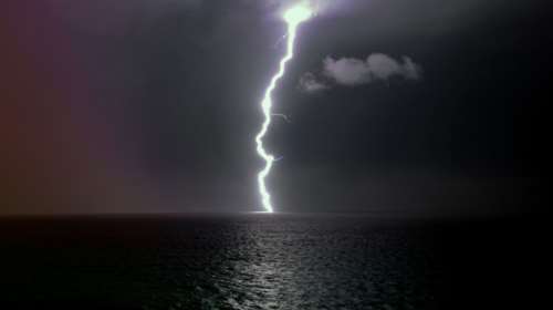 Μαγευτικό θέαμα οι κεραυνοί στο Αιγαίο από το Πλωμάρι Λέσβου