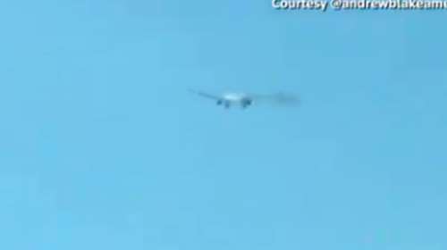 Αναγκαστική προσγείωση Boeing - έβγαζε φλόγες από τον κινητήρα [βίντεο]