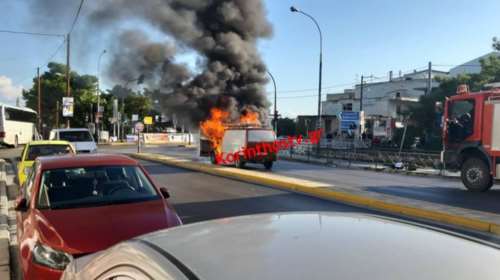 Φωτιά σε φορτηγό εν κινήσει στο Κιάτο (φωτό)