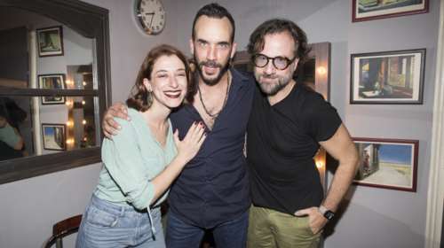 Δείτε πόσο μοιάζουν Μουζουράκης και Μαραβέγιας με τα αδέρφια τους