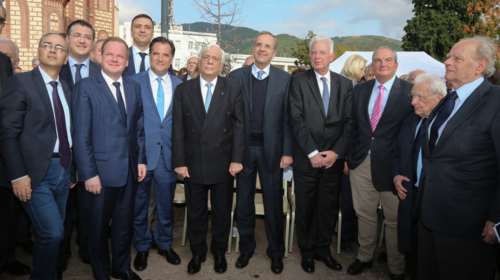 Αποκαλυπτήρια ανδριάντα Καραμανλή: Παρών το μισό υπουργικό