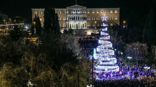 «Υιοθέτησε την Πόλη σου»: Η Αθήνα φωταγωγείται όσο ποτέ στο παρελθόν