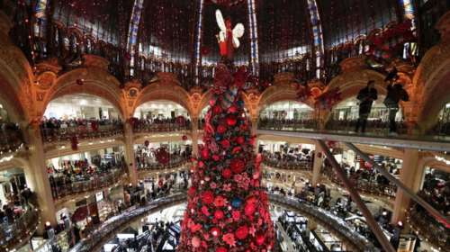 Ο εκθαμβωτικός στολισμός των Galeries Lafayette στο Παρίσι
