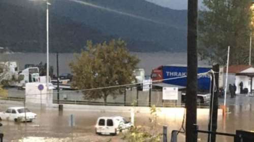 Eπιχείρηση απεγκλωβισμού κατοίκων στη Θάσο [εικόνες]