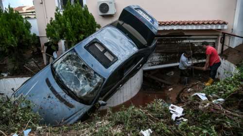 Η Κινέτα μετρά τις πληγές της, μάχη με τις λάσπες [εικόνες]