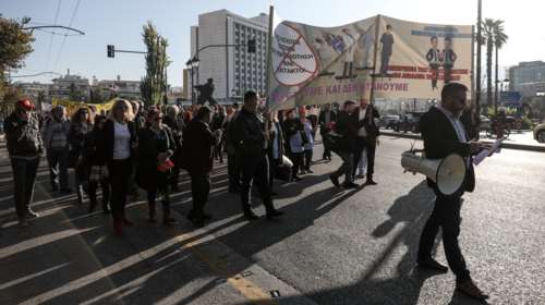 &quot;Κόλαση&quot; η Αθήνα εξαιτίας 100 συνδικαλιστών που κάνουν πορεία