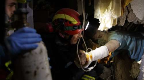 Αλβανία: Καρέ-καρέ ο απεγκλωβισμός 25χρονου από την ΕΜΑΚ παρουσία του Ράμα