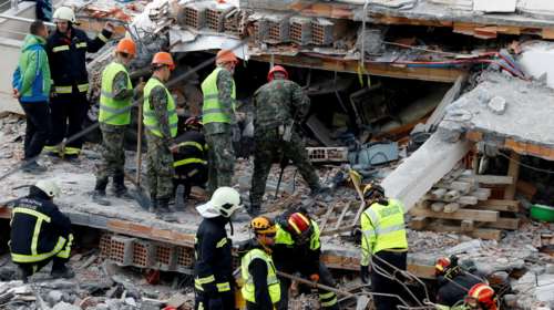 Σεισμός Αλβανία:Γιατί δεν πήρε εμένα ο Θεός θρηνεί παππούς που έχασε εγγόνι