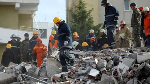 Aνείπωτη τραγωδία: 36 νεκροί και 47 αγνοούμενοι από τα 6,4 R στην Αλβανία