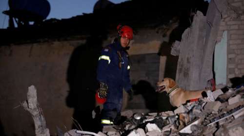 Στα ερείπια της Αλβανίας η ΕΜΑΚ: Ανέσυραν άλλους τρεις νεκρούς