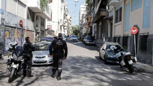 Σε αυτό το διαμέρισμα στα Εξάρχεια βρέθηκε η οπλοβομβίδα [φωτό]