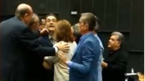 Χαμός στην Περιφέρεια: Το βίντεο του καυγά Τζήμερου-Πρωτούλη