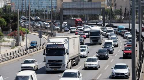 Ουρές χιλιομέτρων στην Αθήνα λόγω Black Friday