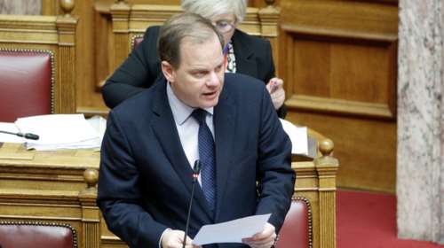 Καραμανλής: "Εμείς Καλογρίτσες της Δεξιάς δεν θα δεχθούμε"