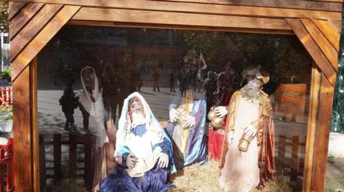 Μυστήριο με το Θείο βρέφος στη Φάτνη της Λάρισας