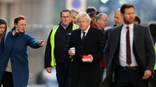 Προηγείται ο Τζόνσον, μείωση της διαφοράς από τον Κόρμπιν