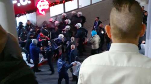 Επεισόδια στο Καραϊσκάκη, επίθεση στους παίκτες του ΠΑΟΚ [βίντεο]