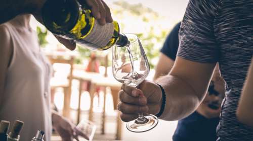 Ποιο κρητικό κρασί έχει τη σφραγίδα της Βασίλισσας Ελισάβετ