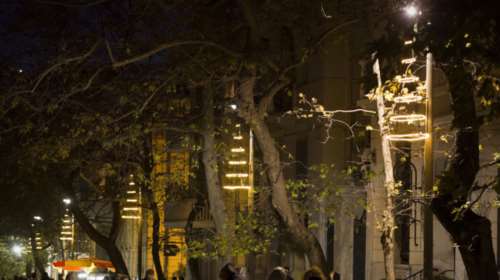 Παπαστράτος: Πιο φωτεινά Χριστούγεννα, στολίζει την Αρεοπαγίτου