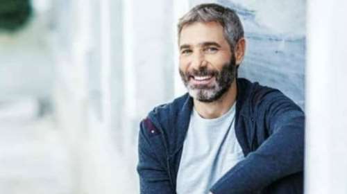 Ο Θοδωρή Αθερίδης απολαμβάνει στιγμές δροσιάς παρέα με τον εγγονό του