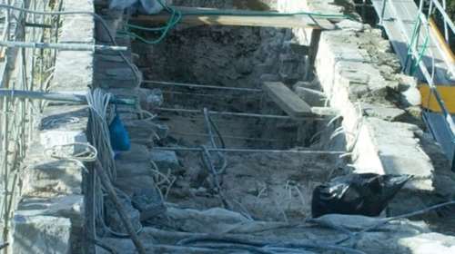 Προχωρούν οι εργασίες για το ιστορικό γεφύρι της Πλάκας