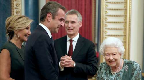 Μητσοτάκης και Μαρέβα στη δεξίωση της Ελισάβετ στο Μπάκιγχαμ