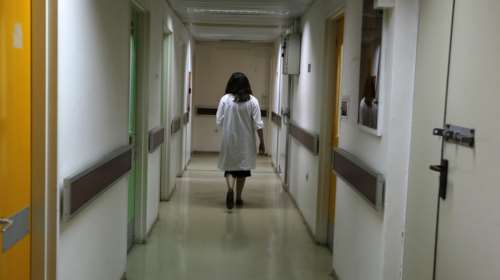 Προσλήψεις στην Υγεία: Στα «χαρακώματα» υπουργείο και ΣΥΡΙΖΑ