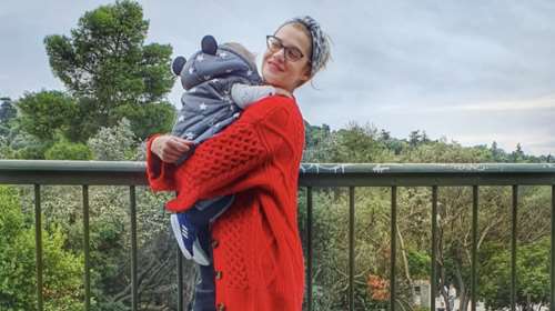 Η Τζένη Θεωνά εξηγεί γιατί έδωσε αυτό το όνομα στο γιο της